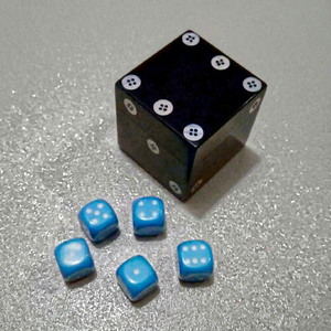 Jeu de dés en résine pour la maison, cubes noirs avec points blancs, artisanat artistique pour la décoration de la maison, jeux de table - Product Image 6