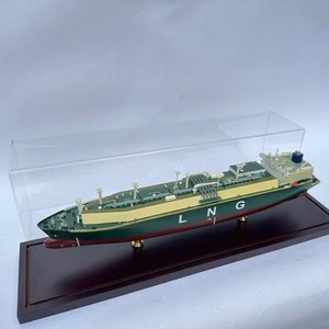 เรือบรรทุก LNG พร้อมตู้โชว์อะคริลิก โมเดลเรือพาณิชย์เวียดนามทำมือจากไม้ ขัดเงา ทาสี ของสะสมงานศิลปะตั้งโต๊ะ - Product Image 1