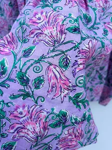 Vestido Mini Casual de Verano con Estampado Floral de Algodón Morado Bohemio, Manga Abullonada, Corte Holgado y Cuello con Lazos - Product Image 5