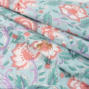 Nueva Colección de Tela Floral de Algodón con Estampado a Mano para Vestidos y Artículos de Decoración para el Hogar - Product Image 2