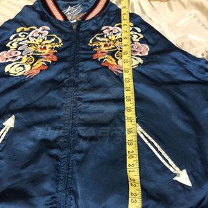 Chaqueta Sukajan Premium de Invierno para Hombre, Estilo Urbano, Cuello Alto, Logotipo Frontal, Tela Satinada Suave con Bordado, Ajuste Cómodo - Product Image 4