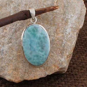 Vente en gros SHREE JAIPUR SILVER SJSM-3050 Breloques bleues vintage artisanales en argent plaqué, serties clos, avec pierre précieuse Larimar naturelle ovale - Product Image 1