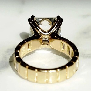 แหวนหมั้นมอสซาไนต์ทรงแอสเชอร์ 3 กะรัต แหวนแบบสองกรงเล็บ ทอง 14K แหวนแต่งงานสำหรับเธอ แหวนครบรอบสำหรับผู้หญิง - Product Image 4