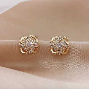 Boucles d'oreilles en cristal avec nœud papillon doré pour femmes, à porter au quotidien - Product Image 6