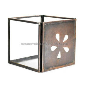 Portavelas votivo de hierro cuadrado con cuentas y acabado dorado para iluminar la decoración del hogar y otros candelabros - Product Image 2