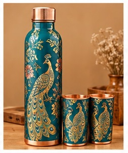 Botella de Agua de Cobre con Diseño Floral Marrón y 2 Tazas con Grabado Dorado, Juego de Bebidas Ecológico - Product Image 3