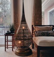 Lanterne marocaine sur pied en laiton filigrané, faite à la main, amovible, écologique, dorée, grande, design creux en forme de goutte d'eau, style oriental