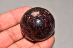 ลูกบอลคริสตัลโกเมนสีแดงขายดีที่สุด ลูกบอลคริสตัลโกเมนดิบ ลูกบอลคริสตัลบำบัด - Product Image 3