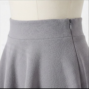 Jupe courte trapèze pour femme, couleur unie, taille élastique, en spandex et polyester, confortable, à porter toute l'année - Product Image 4