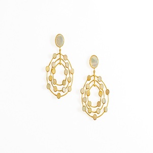 Pendientes de Perlas y Cristales con Baño de Oro, Marca Purple Elephant, Joyería Elegante para Mujer, Ideal para Fiestas y Eventos - Product Image 4