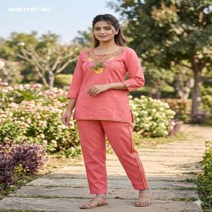 Conjunto coordinado de kurta y pantalón corto de algodón Khadi con bordado floral, diseño moderno y en tendencia, para mujer, exportador de moda. - Product Image 1