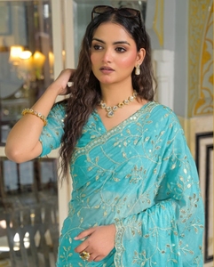 Sari de Georgette estilo Bollywood bordado y adornado - Product Image 2