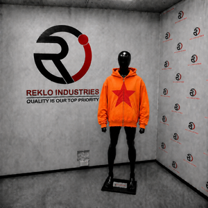 Sweat à capuche zippé oversize orange avec imprimé étoile rouge, bords déchirés, style streetwear unisexe, coupe ample, fermeture éclair intégrale - Product Image 3