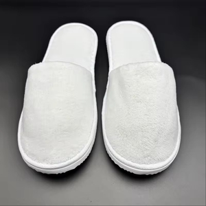 GlobeLink Pantoufles d'hôtel jetables à bout fermé en polaire corail, les plus vendues - Product Image 4