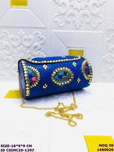 Bolso de Mano de Metal con Mosaico Hecho a Mano por Craftstages International, con Correa de Cadena |   Bolso Bandolera de Diseño Étnico para Mujer con Solapa - Product Image 2