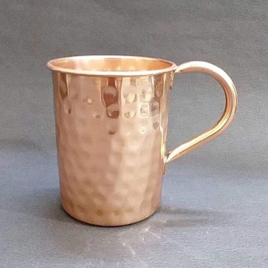 Mug à Moscow Mule classique en cuivre martelé ILAHI avec poignée, réutilisable pour les fêtes à domicile, ICOCM-13556, fabriqué à Uttar Pradesh - Product Image 4