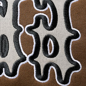 Sweat à capuche zippé personnalisé pour homme, en molleton épais, avec patchwork chenille et motif graphique de lettres sur la poitrine - Product Image 6