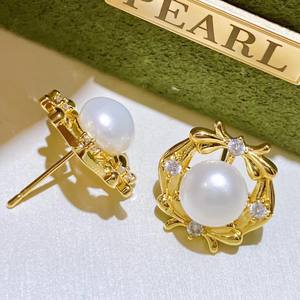 Boucles d'oreilles originales de style niche, élégantes et rétro à la française, en perles d'eau douce avec couronne de fleurs rotative, beauté naturelle - Product Image 3