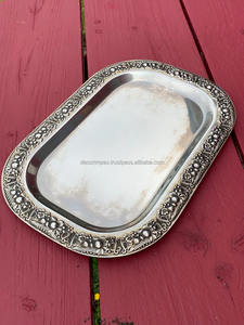 Bandeja de metal pulido de alta calidad con asas dobles perfecta para servir bebidas y aperitivos disponibles al mejor precio - Product Image 6