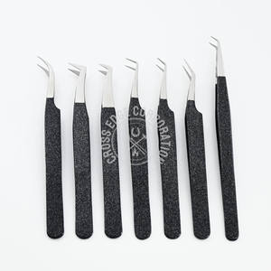 Pinzas de Alta Calidad para Extensiones de Pestañas, Diseño Curvo Clásico de 90 Grados, Antideslizantes, Color Negro - Product Image 3