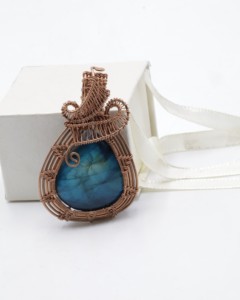 Pendentif en labradorite enroulé sur fil de cuivre, collier en cristal de labradorite naturelle, pendentif en pierre précieuse fait main, bijoux taille unique - Product Image 2