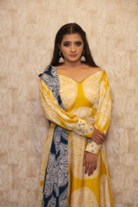 Robe longue bohème jaune à imprimé cachemire, col en V, manches bouffantes, style ample à nouer, coupe trapèze avec ceinture, idéale pour l'été - Product Image 6