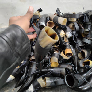 Cuernos de buey de búfalo hechos a mano para beber cerveza con opción de logotipo personalizado, cuernos de cerveza para regalo y decoración de bar en casa, artesanía natural. - Product Image 1