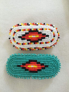 Pince à cheveux brodée à la main et perlée pour femmes, pince à griffes de haute qualité avec broderie perlée faite à la main pour femmes - Product Image 4