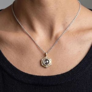 Collier pendentif hexagonal en diamant gris rose taillé sel et poivre de 1,5 carat, pendentif vintage Art Déco en or, pendentif géométrique halo - Product Image 4