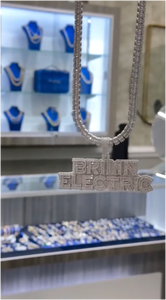 Collier Pendentif Personnalisé de Luxe Hip Hop en Argent Sterling 925 avec Lettre 3D Sertie de Diamants Moissanite VVS Solides - Product Image 3