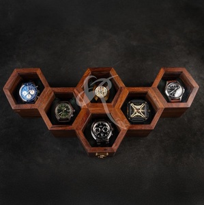 Caja de Madera HexaVault para Exhibición de Relojes, Organizador de Relojes de 5 Ranuras con Diseño de Panal de Abeja, Estuche de Almacenamiento de Relojes y Joyas de Lujo Hexagonal Moderno - Product Image 4