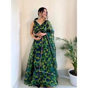Magnifique Lehenga Choli coupe trapèze à imprimé floral, idéal pour les fêtes, taille naturelle, en tissu mousseline. - Product Image 1