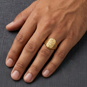 DIVYORO แหวนตราประทับลายดอกไม้ชุบทองคลาสสิกสำหรับผู้ชาย - Product Image 3