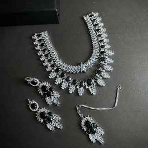 Parure de collier ras-du-cou plaqué or de qualité supérieure, style ethnique traditionnel, avec motif floral en zircon, bijoux de mariage et de fête d'inspiration antique - Product Image 4