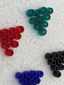 Cuentas espaciadoras de vidrio facetado multicolor en forma de anillo, cuentas transparentes tipo donut para la fabricación de joyas, suministro a granel para manualidades. - Product Image 2