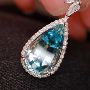 Pendentif en forme de larme en aquamarine Santa Maria fait à la main, pavé d'or blanc 18 carats, bijoux fins de luxe, cadeau élégant pour femmes - Product Image 1