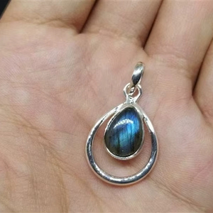 Colgante de Labradorita en Plata y Oro, Joyería de Piedra de Nacimiento, Regalo de Aniversario o Día de la Madre, Latón, Étnico, para Mujer, Calidad Premium - Product Image 1