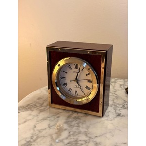 Reloj de Escritorio Citizen de Madera con Movimiento de Cuarzo, Números Romanos, Diseño Tradicional, Funciona con Batería, Visualización de Agujas - Product Image 4