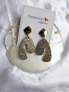 Pendientes de Corazón con Brillantina Hechos a Mano, Pendientes Colgantes de Resina Chapados en Oro, Set de Regalo para el Día de San Valentín - Product Image 4