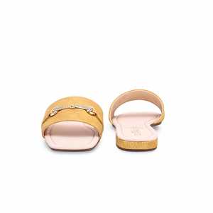 Pantoufles de sport formelles jaunes FR8261 - Product Image 2