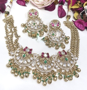 Conjunto de Collar y Pendientes de Moissanita Chapados en Oro de Primera Calidad, Moderno para Bodas y Fiestas - Product Image 2