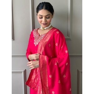 Hermoso Conjunto de Fiesta Color Rosa Oscuro de la Marca JC, Top y Pantalón de Algodón con Dupatta Talla XL, Elegante y con Estilo - Product Image 4