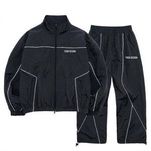 Conjunto Deportivo Unisex para Adultos, Chaqueta Negra con Cierre Completo y Bolsillos Laterales, Pantalones Deportivos Anchos, Estilo Deportivo, Resistente al Viento, Secado Rápido, Ajuste Holgado, Nailon - Product Image 1