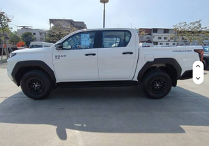 Nouveau Toyota Hilux GR Sport 4.0 V6 Essence 2026 – Puissant 4x4, Performances Élevées, Moteur Fiable, Carrosserie Robuste, Idéal Tout-Terrain - Product Image 6