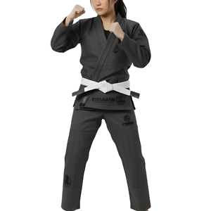 Kimono de Jiu Jitsu GERY con Logotipo Personalizado en la Parte Delantera, Kimono de BJJ con Color Personalizado, Tela Ligera y Resistente de 380g, Uniforme Profesional para Hombre Adulto - Product Image 1
