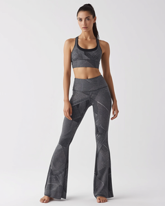 Ensemble de yoga pour femmes avec haut court à manches longues et leggings taille haute, tenue de fitness - Product Image 1
