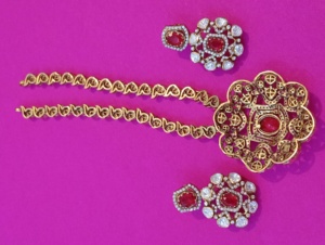Ensemble collier et boucles d'oreilles plaqué or pour mariage, avec design floral, bijoux faits à la main pour femmes - Product Image 5