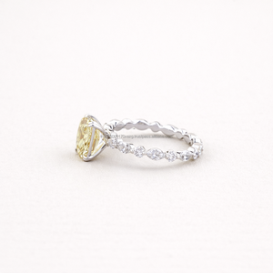 Anillo de Compromiso de Moissanita de Diseño Único para Mujer, Creado para Looks Nupciales Sofisticados, Disponible al Mejor Precio del Mercado - Product Image 5