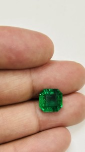 มรกตธรรมชาติ 4.51 กะรัต ทรงสี่เหลี่ยมเจียระไนแบบ Emerald Cut เกรด AAA+ รับรองโดย IGI ต้นกำเนิดจากแซมเบีย ความใสเยี่ยม สีเขียวเข้ม ประกายสวยงาม ซาดิยา - Product Image 5