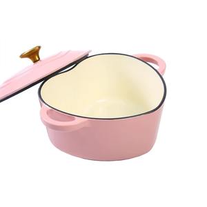 Hermosa Cacerola de Hierro Fundido Esmaltado Rosa con Forma de Corazón y Perilla Dorada Brillante en Forma de Corazón - Product Image 3